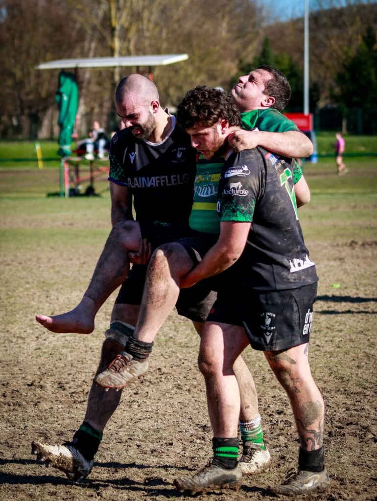 accidentado en el campo de rugby